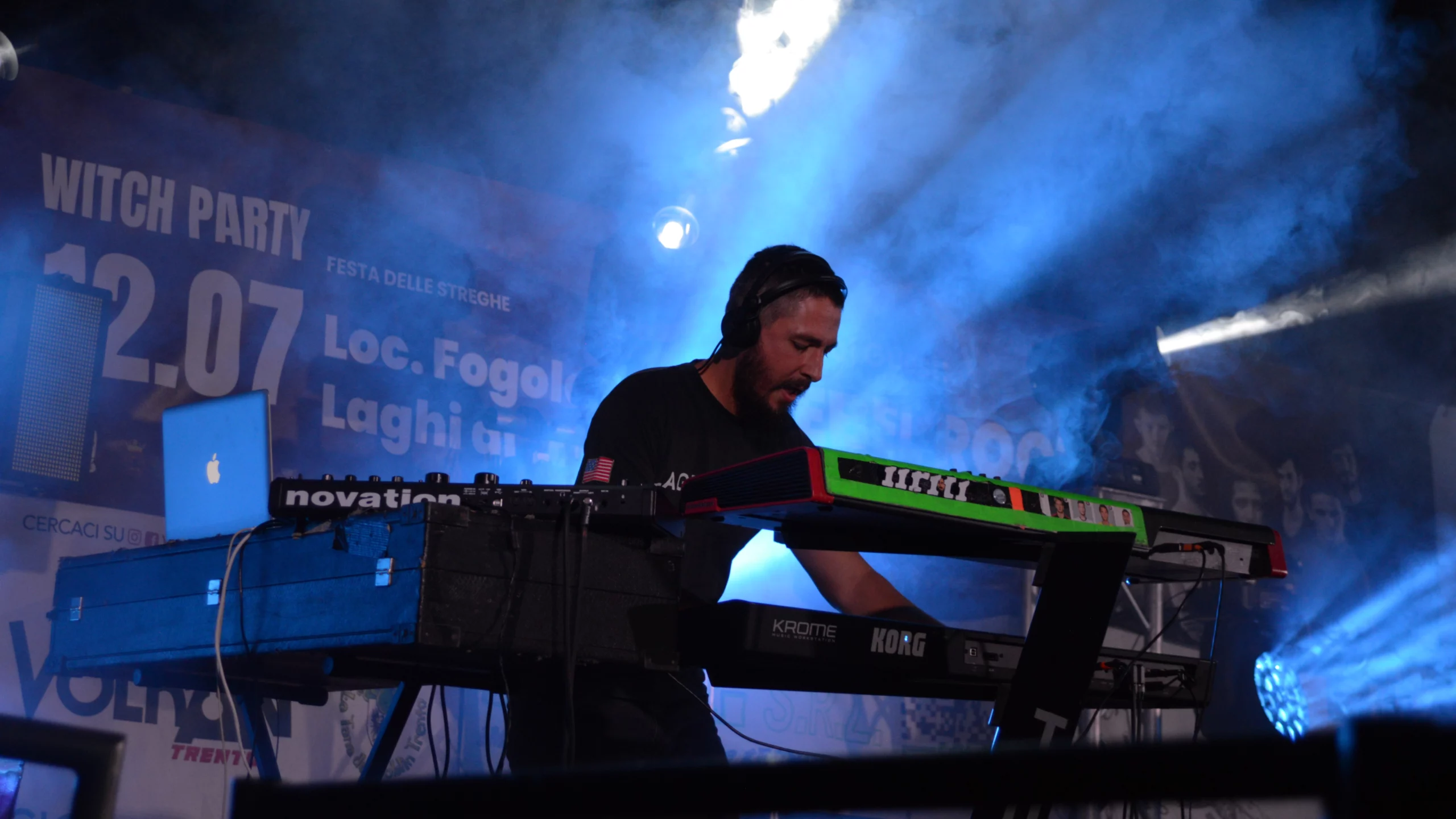 Gruppo Giovani Terlago - tastierista dei Rebel Rootz che suona, super skillato